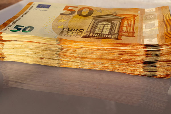 Votre notaire à Jassans-Riottier vous conseille sur la donation d'argent